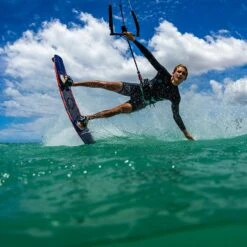 Slingshot Asylum V6 - Big Air / Freestyle Twintip Kiteboard Discounts Apply ! -Windglide Surfing Shop slingshot twintip asylum v6 size 3